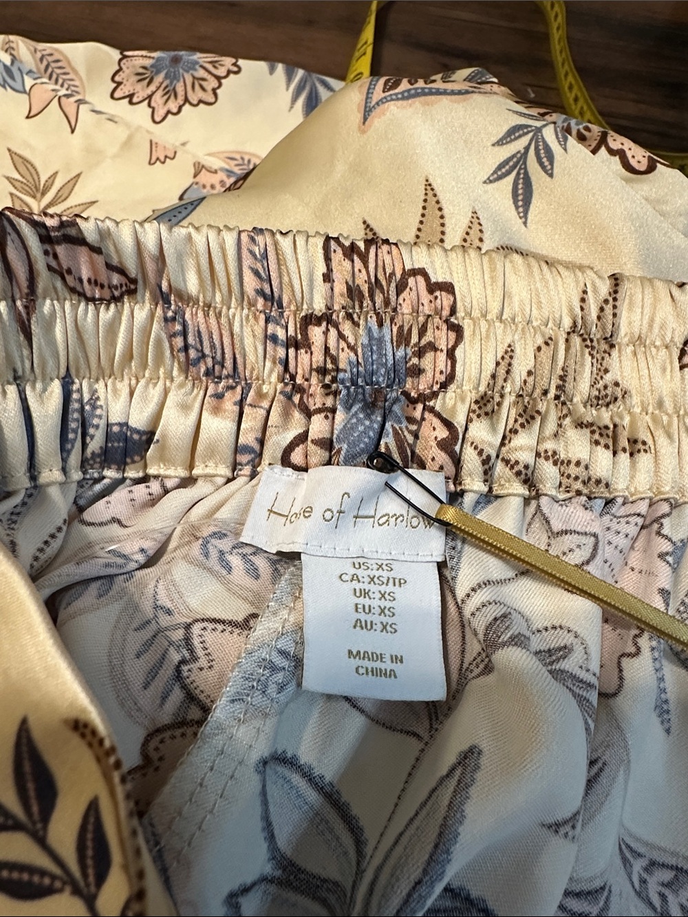NWT satin pants - Picture 14 of 14